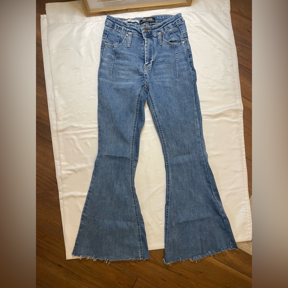 Sweet Look size 1 belted flare light wash jeans